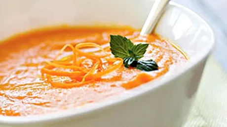 Supă cremă de morcovi puţin iute