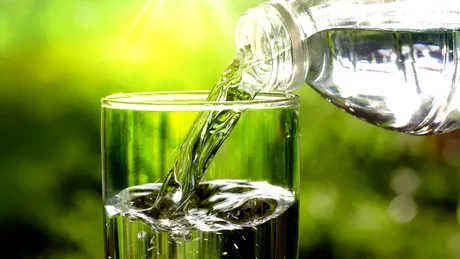 Ce să adaugi în apa de băut pe timp de vară pentru o mai bună hidratare a corpului