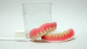 Proteza dentară mobilă - cum trebuie curățată corect