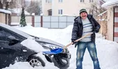 Cum să dai deoparte zăpada cu lopata fără să te accidentezi. Atenție, este strict interzis celor care au probleme cu spatele!