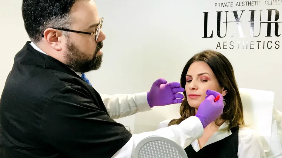 Ellie White, secretul pentru un ten luminos, după ce a fost afectat de expunerea la soare