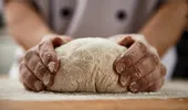 Cum să prepari un blat de pizza perfect. Ingredientul minune – VIDEO by CSID