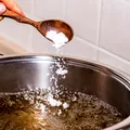 Cum să dai gust mâncării fără să folosești sare. Ce să pui în ciorbă, de fapt