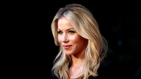 Christina Applegate, diagnosticată greșit cu scleroză multiplă. De ce poate fi dificil de identificat această boală?