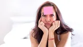 De ce îți amintești o gafă de acum zece ani, dar uiți de ce ai intrat într-o cameră? „Efectul reflectorului” versus „efectul ușii”
