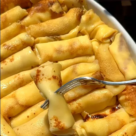 Clătite coapte la cuptor! Rețeta virală cu umplutură cremoasă pe care trebuie să o încerci acasă