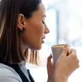Ora după care nu ar mai trebui să bei cafea dacă vrei să dormi bine. Ce spun studii recente