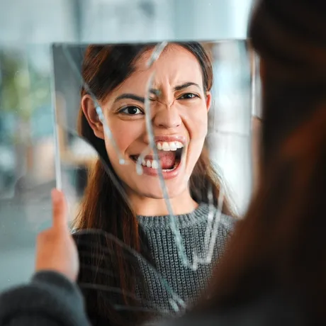 Schizofrenia nu apare brusc! Simptomele timpurii pe care trebuie să le știi