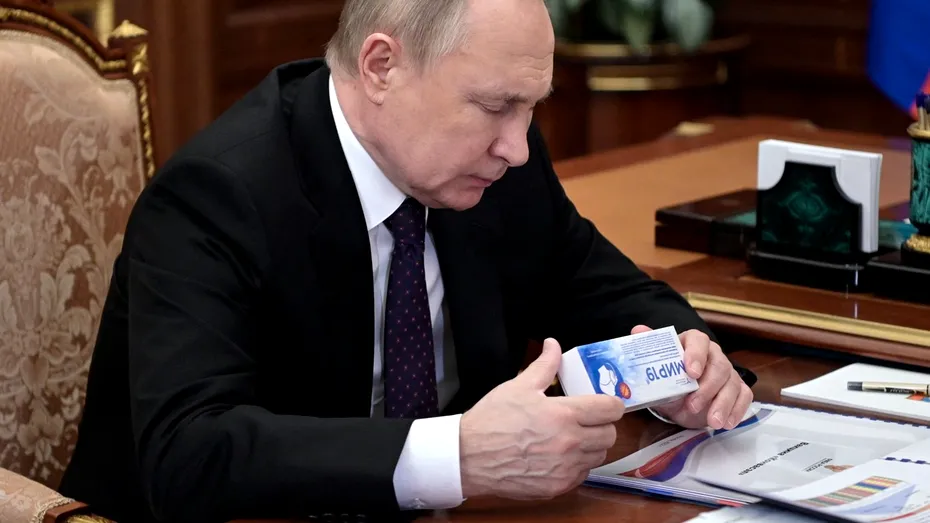 Bolile de care suferă Vladimir Putin. Fața umflată, distanțarea socială absurdă sunt semne care arată că este sub tratament