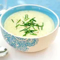Rețetă supă cremoasă de fasole albă și usturoi. Ai nevoie de doar 5 ingrediente și e ideală pentru sezonul rece