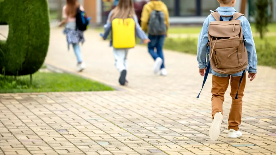 Creștere alarmantă a cazurilor de COVID-19 și răceală odată cu începerea școlilor / VIDEO