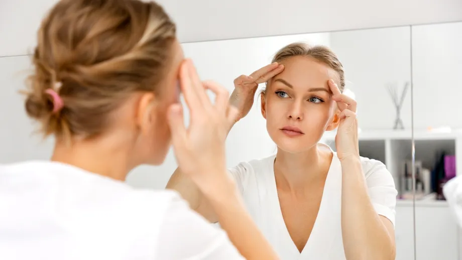 5 moduri în care poți scăpa de ridurile de pe frunte