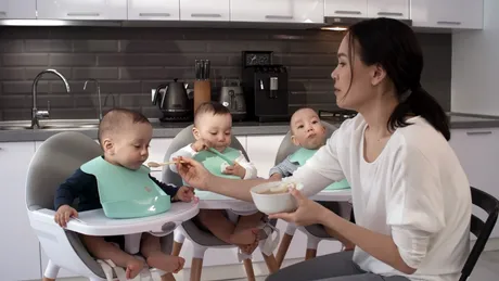 Cât costă să aduci în România o bonă filipineză. 