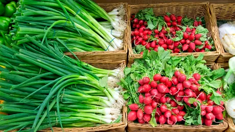 Ce să mănânci în luna mai ca să slăbești. Fructe și legume de sezon pline de vitamine, sărace în calorii