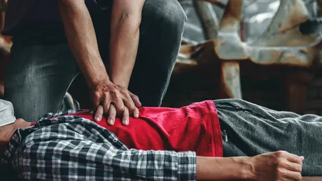 Stop cardiac sau atac de cord (infarct miocardic)? Semnul salvator care te ajută să nu le confunzi
