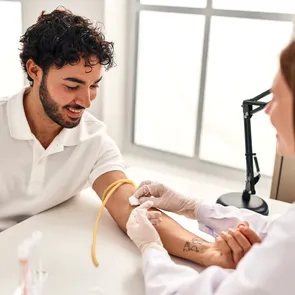 10 analize pe care medicii spun că ar trebui să le faci anual, chiar dacă te simți bine
