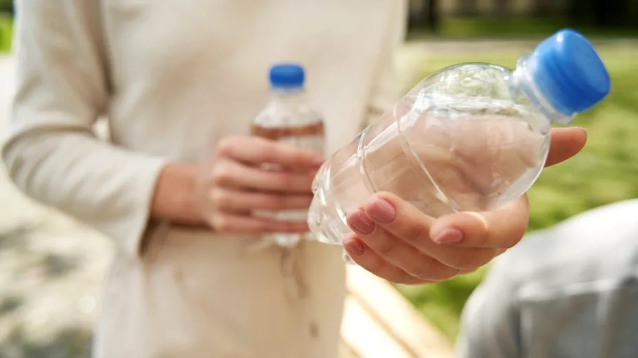 Ce fel de apă trebuie să bei dacă ai tensiune mare sau probleme cu rinichii