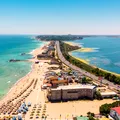 Stațiunea de pe litoralul românesc în care au apărut gropi adânci, lângă plajă. E pericol mare de înec