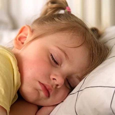 De ce unii copii sunt mai sensibili la zgomot, lumină și agitație