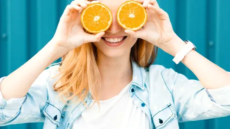 3 simptome vizibile ale deficitului de vitamina C