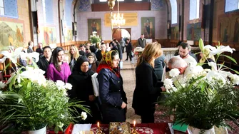 De ce se trece pe sub masă în Vinerea Mare