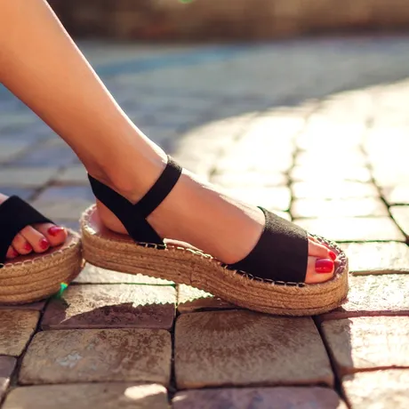 Pregătește-ți picioarele pentru sandalele. Cremă de casă pentru ciuperca unghiilor