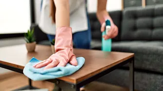 Curățenia de primăvară: Cum să faci curat fără a suprasolicita articulațiile?