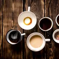 Ingredientul neașteptat care scoate petele de cafea și ceai de pe căni. Nu este bicarbonatul