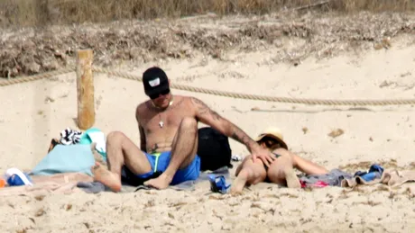 Robbie Williams, ”forțat” să se izoleze într-o vilă de lux, după ce a fost testat pozitiv de COVID-19