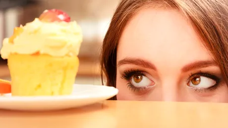 Cum poți opri pofta de mâncare în 15 minute. Metoda prin care să-ți controlezi creierul să nu mai mănânci prostii
