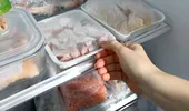 Ce nu trebuie să pui niciodată în congelator. Greșeala care îți poate strica complet mâncarea