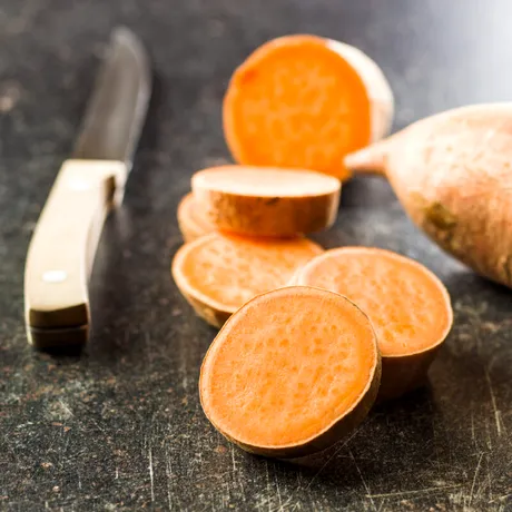 Cartofi dulci falși? Cum să îi verifici acasă și ce rețete ușoare poți prepara din ei