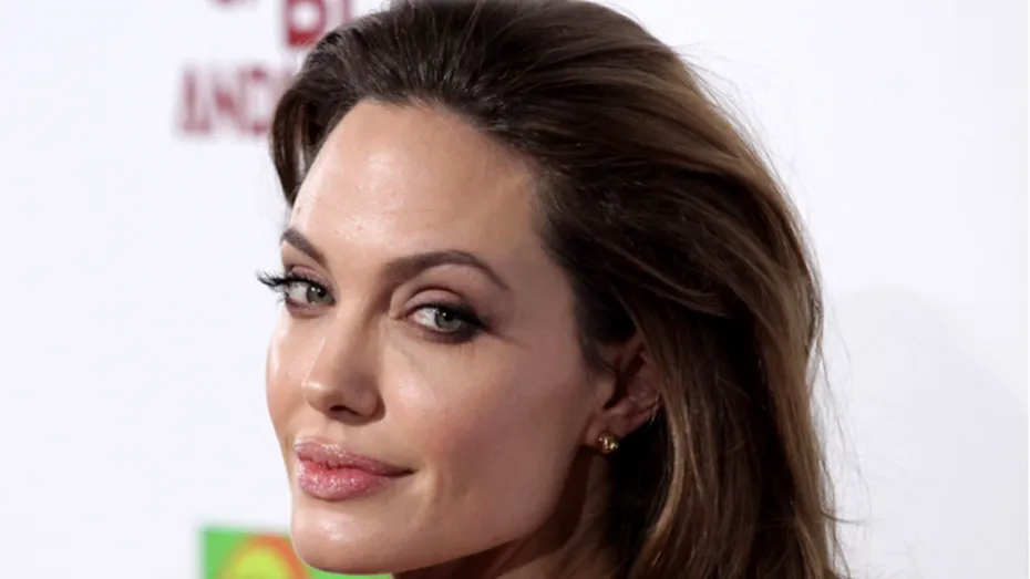 Angelina Jolie, despre intervenţiile fiicelor ei: ”Ultimele două luni mi le-am petrecut în sălile de operaţie”
