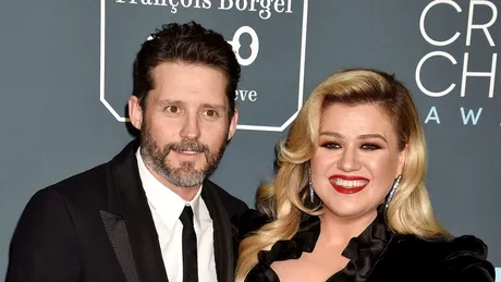 Kelly Clarkson divorţează după 7 ani de mariaj