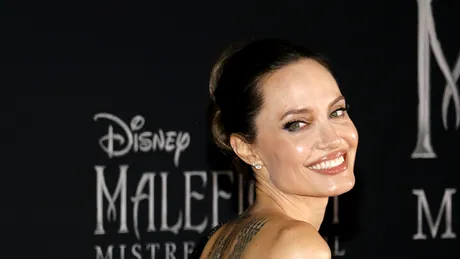Angelina Jolie, vecină cu Brad Pitt. Care este motivul?