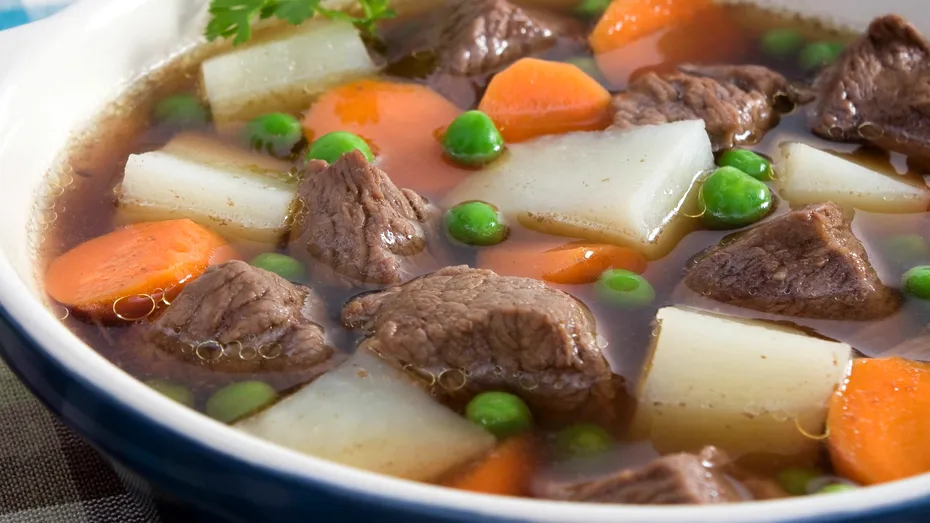 Cea mai gustoasă ciorbă de văcuță acrită cu borș. Cât trebuie să fiarbă carnea ca să fie foarte moale