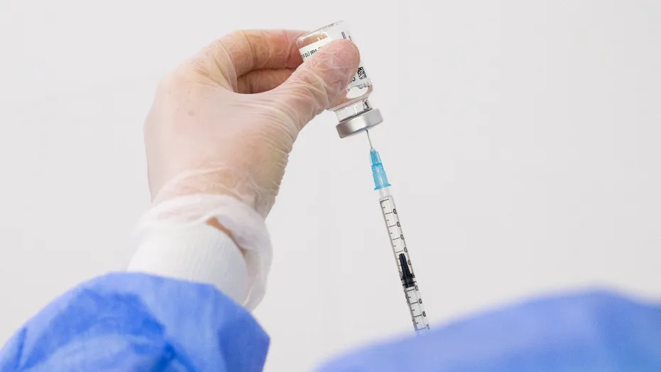Vaccinarea anti-COVID cu a treia doză începe în octombrie, în România, anunță Valeriu Gheorghiță