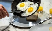 Greşelile pe care le fac majoritatea oamenilor când gătesc ouă. Cum să-ți iasă ouăle ochi perfecte