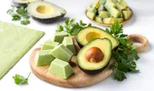 Mască cu avocado pentru păr uscat. Cum o prepari acasă și ce efect poate avea asupra firului de păr