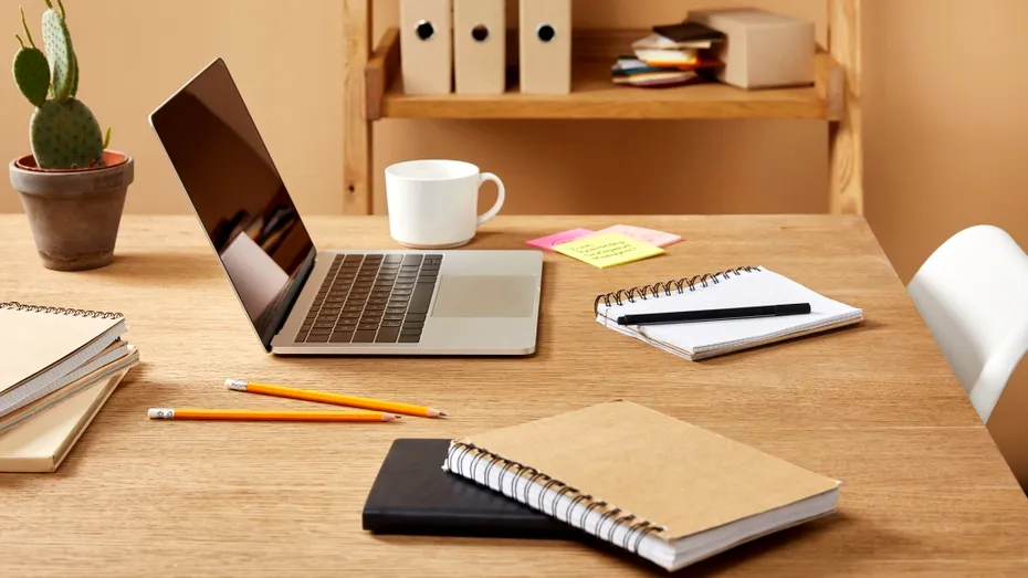 Prima zi de concediu medical nu va mai fi plătită, începând cu 1 februarie. Ce pierd angajații din România? 