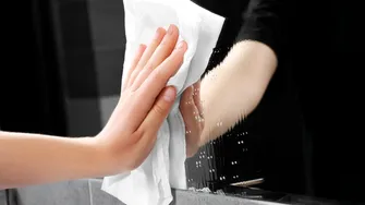 Lucruri pe care nu ar trebui să le cureți niciodată cu un prosop de hârtie: pot face mai mult rău decât bine