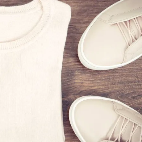 (P) Cum să-ți asortezi pantofii cu topuri casual elegante