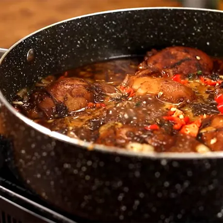 Rețetă tocăniță jamaicană. Cum se gătește și care e ingredientul care transformă această mâncare tradițională românească într-un dish caraibian de 5 stele
