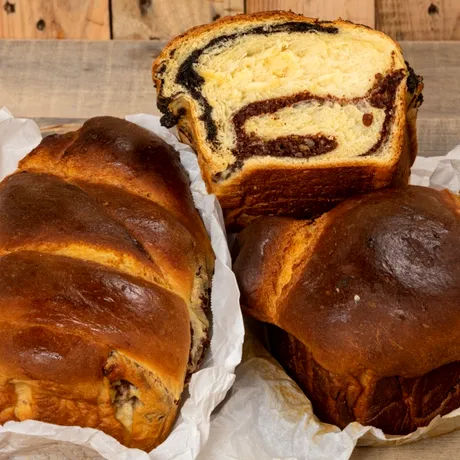 Cum păstrăm cozonacul proaspăt chiar și 3-4 luni. Trucul care îl face să reziste