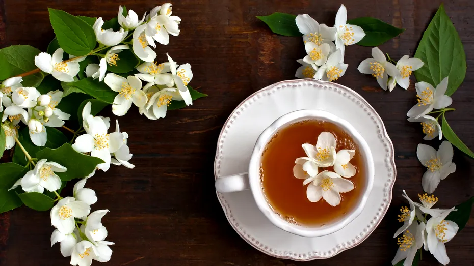 5 motive să bei ceai de iasomie. Ce beneficii are și cine trebuie să-l evite