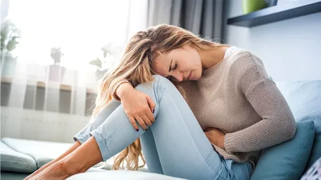 Menstruații abundente și dureroase? Află ce afecțiune ascund și cum se poate trata
