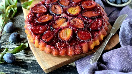 Cea mai bună prăjitură cu prune - rețeta rapidă și ușor de făcut de începători