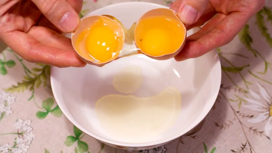 Ouăle cu două gălbenușuri - sunt sigure pentru consum? Cum recunoști un ou cu gălbenuș dublu