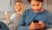 8 semne că soțul tău are pe altcineva. Micile gesturi care îl dau de gol