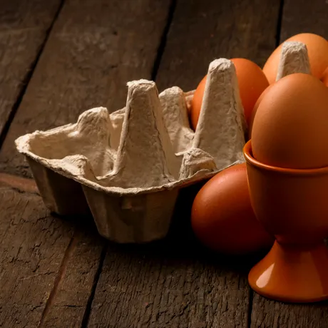 Trebuie să punem ouăle la frigider sau nu? Modul corect de păstrare pentru prospețime și siguranță